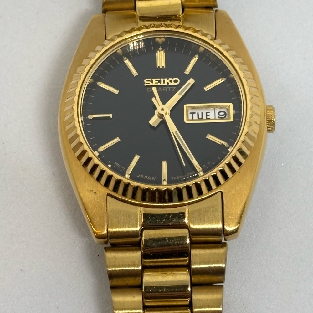 Seiko 7N83 0041 Black Dial Day Date Dress Watch.